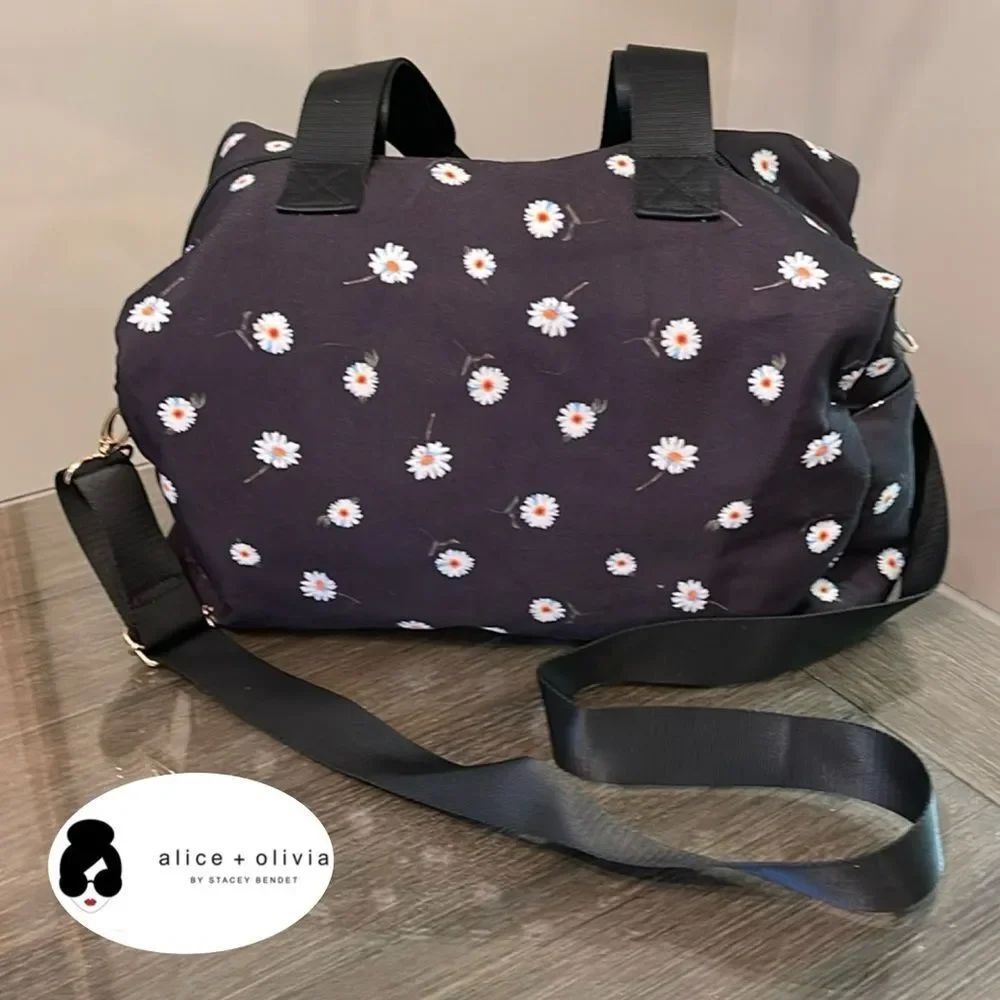 Alice & Olivia AO X FABFITFUN DUFFEL BAG - Daisy Print